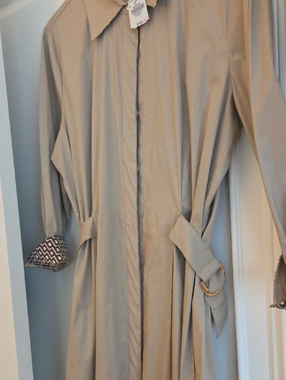J McLaughlin Women's Long Beige Collared Shirt Dress with Patterned Cuff Detail - Picture 6 of 7